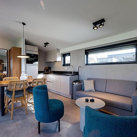 Luxury Docklodge On The Water Delfstrahuizen Esterno foto