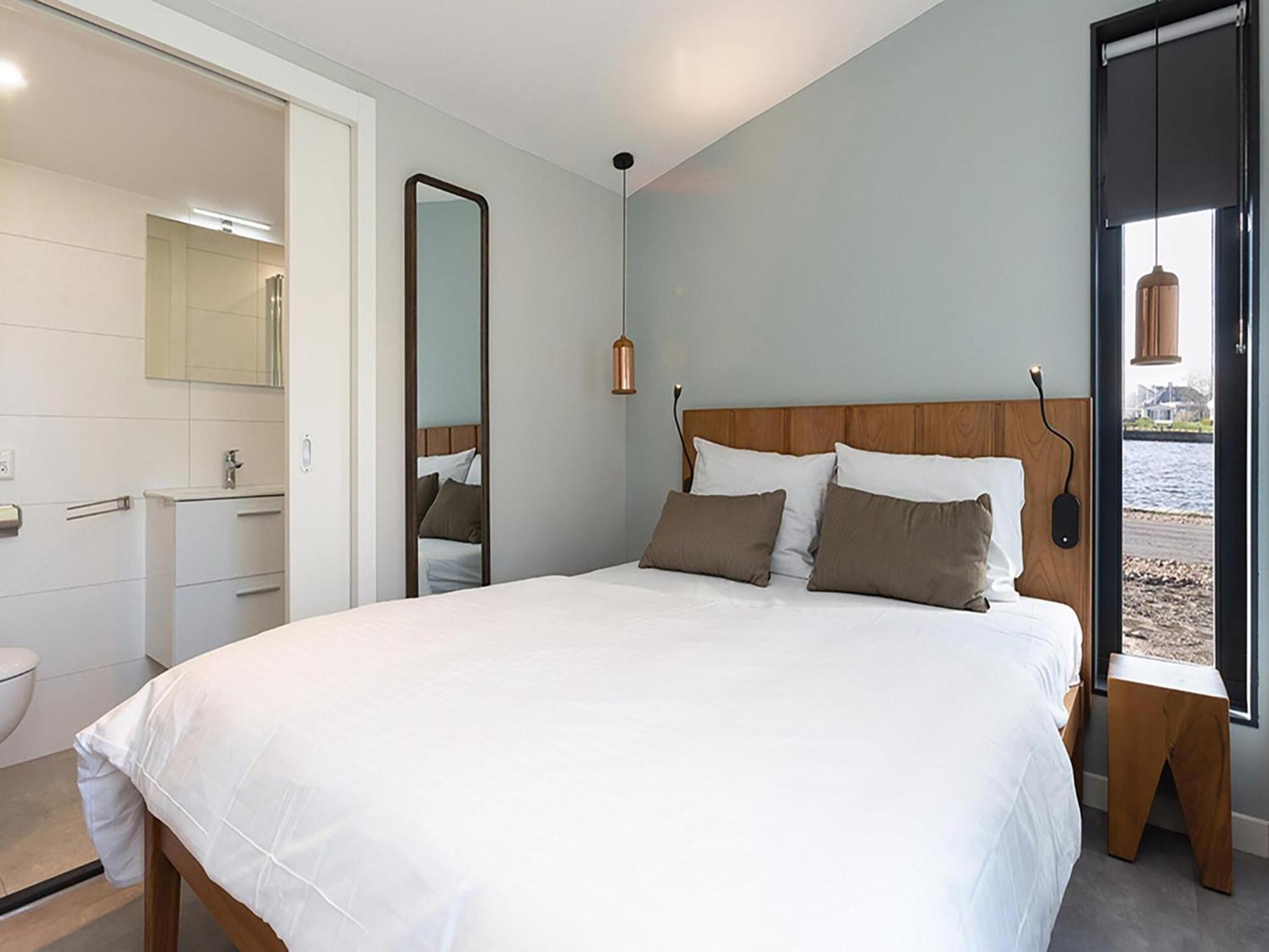 Luxury Docklodge On The Water Delfstrahuizen Esterno foto