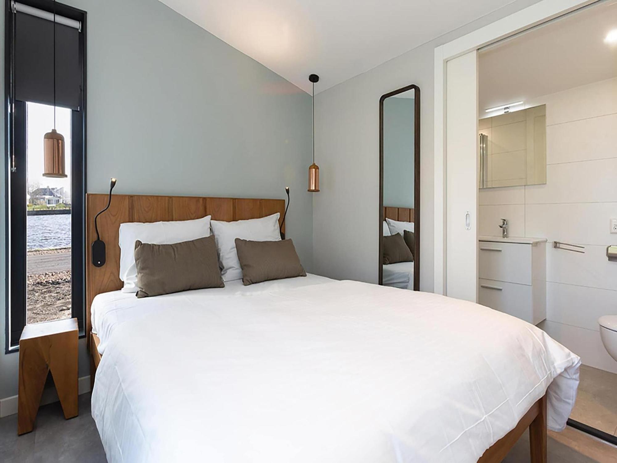 Luxury Docklodge On The Water Delfstrahuizen Esterno foto