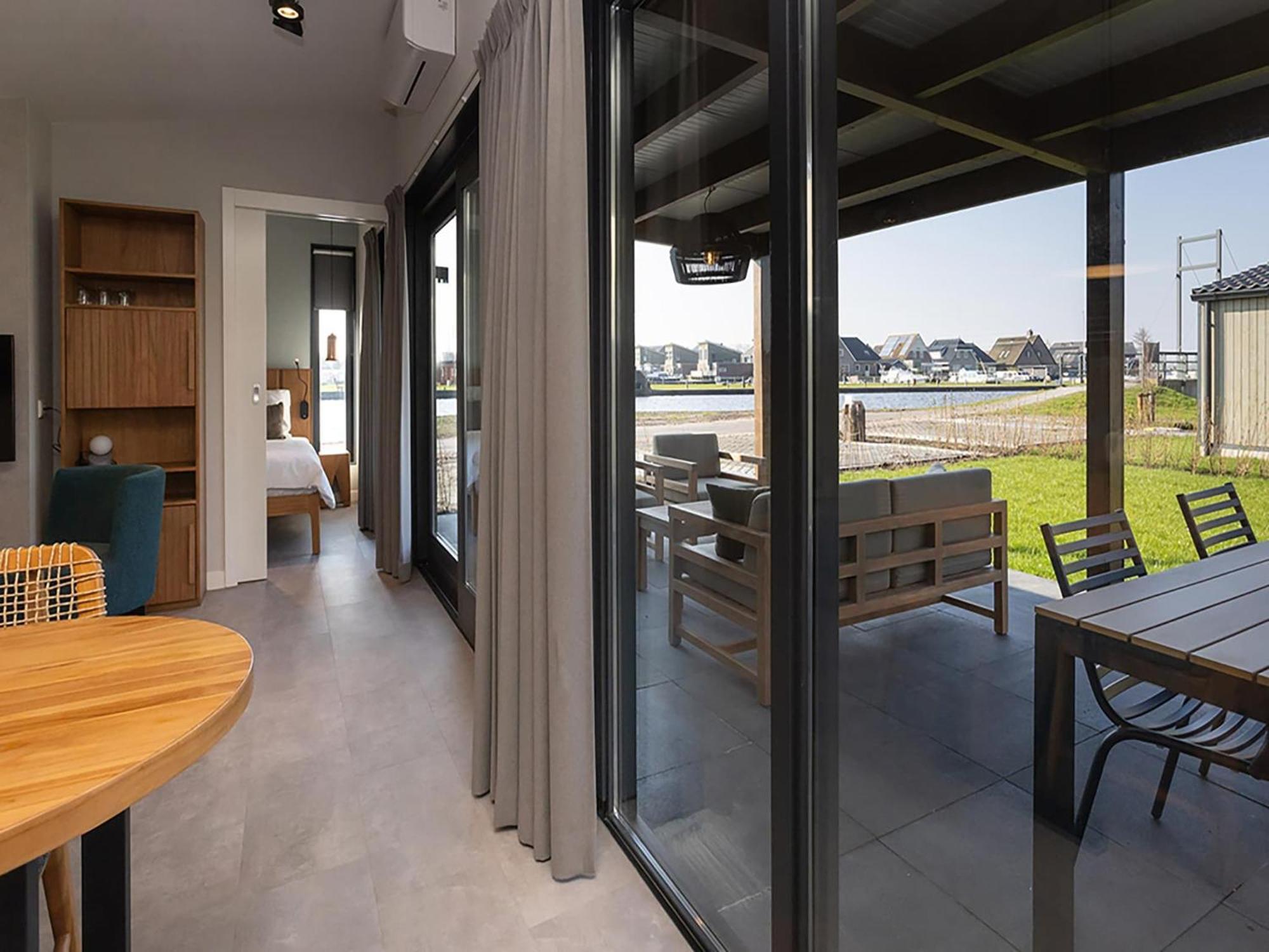 Luxury Docklodge On The Water Delfstrahuizen Esterno foto