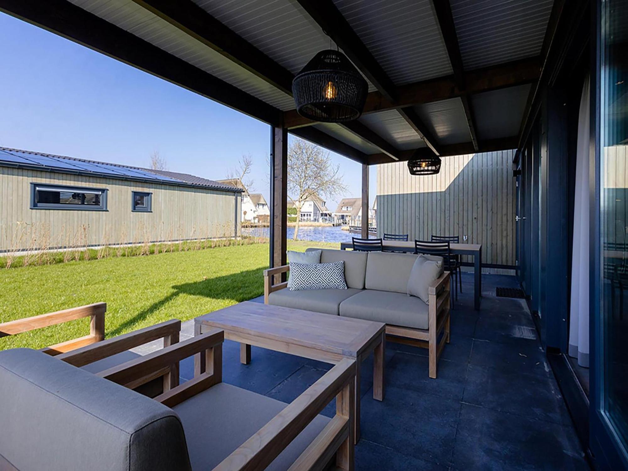 Luxury Docklodge On The Water Delfstrahuizen Esterno foto
