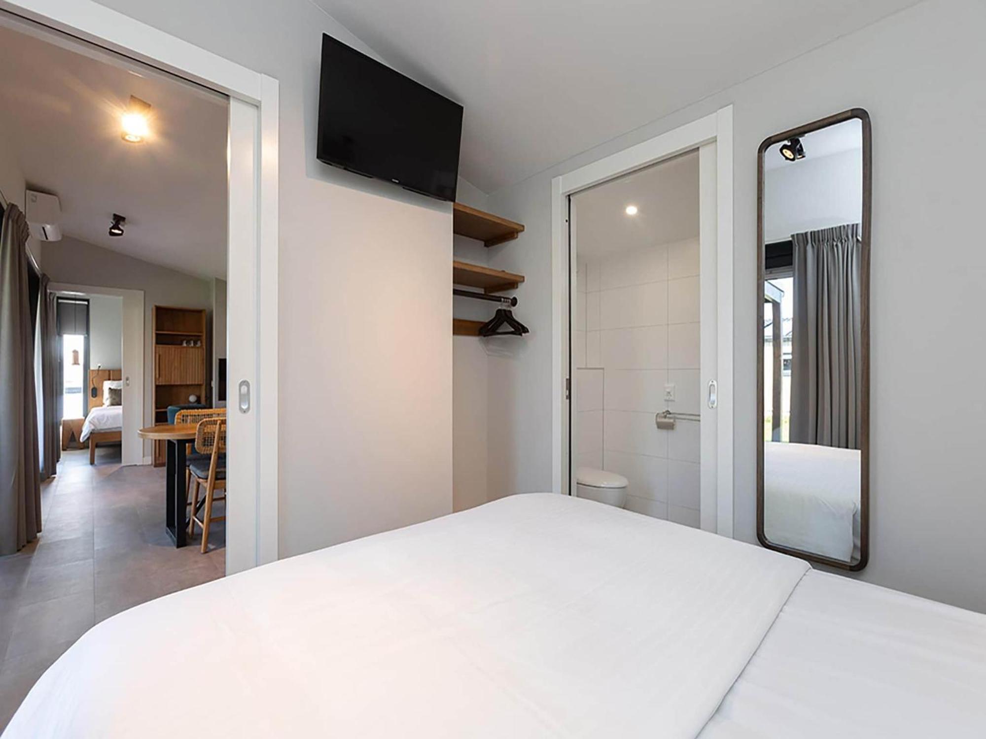 Luxury Docklodge On The Water Delfstrahuizen Esterno foto