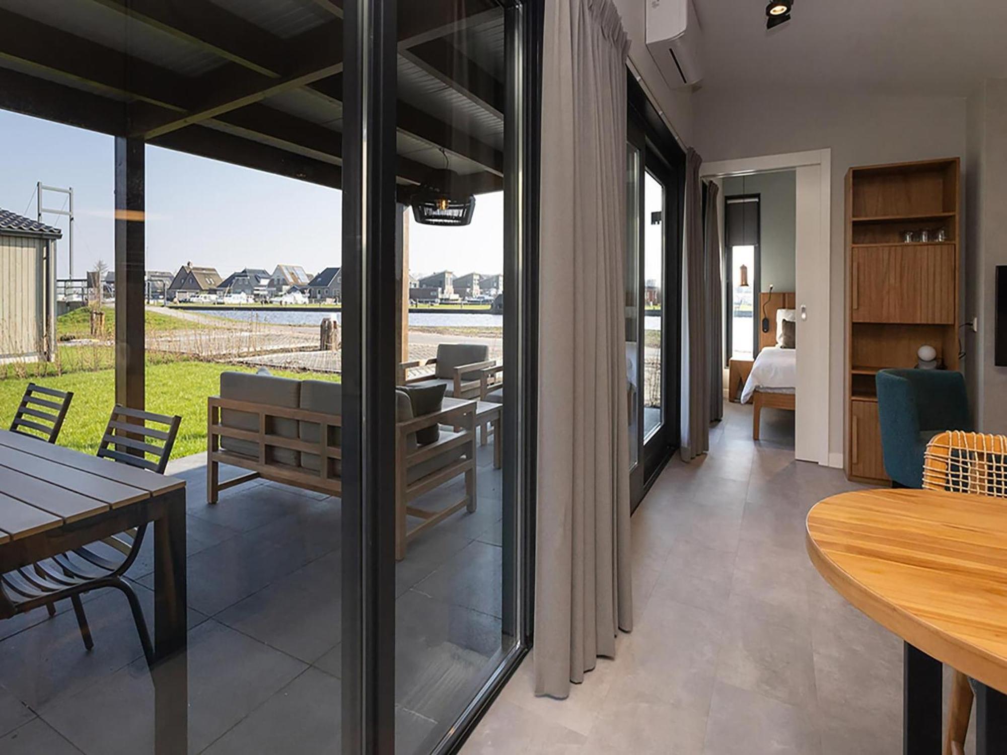 Luxury Docklodge On The Water Delfstrahuizen Esterno foto