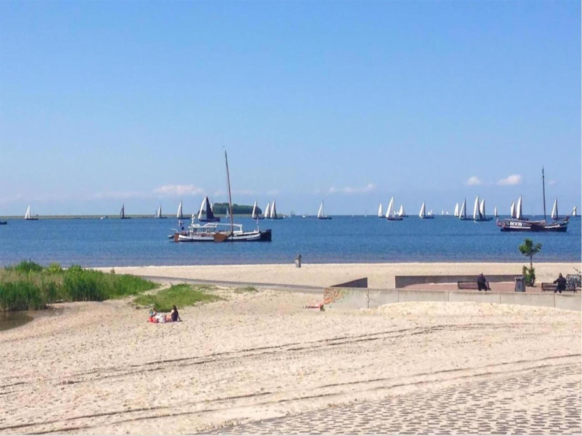 Luxury Docklodge On The Water Delfstrahuizen Esterno foto
