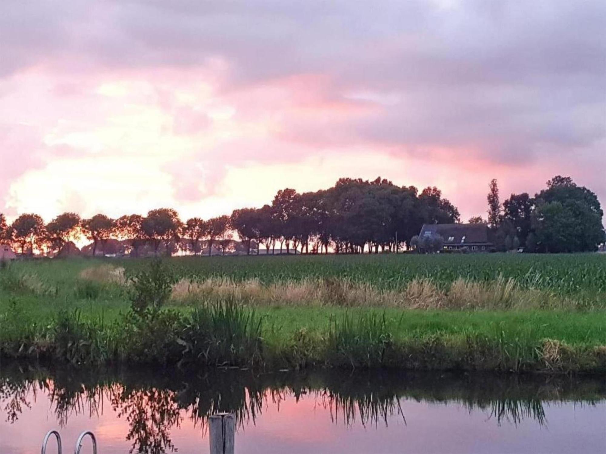 Luxury Docklodge On The Water Delfstrahuizen Esterno foto